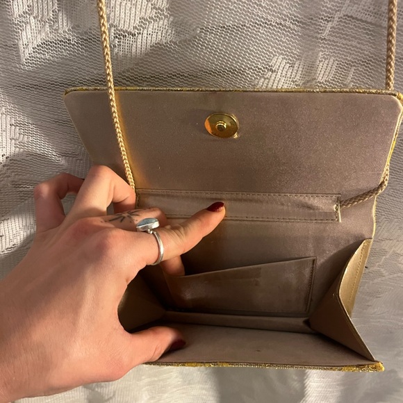 Vintage gold hand bag - Picture 2 of 4